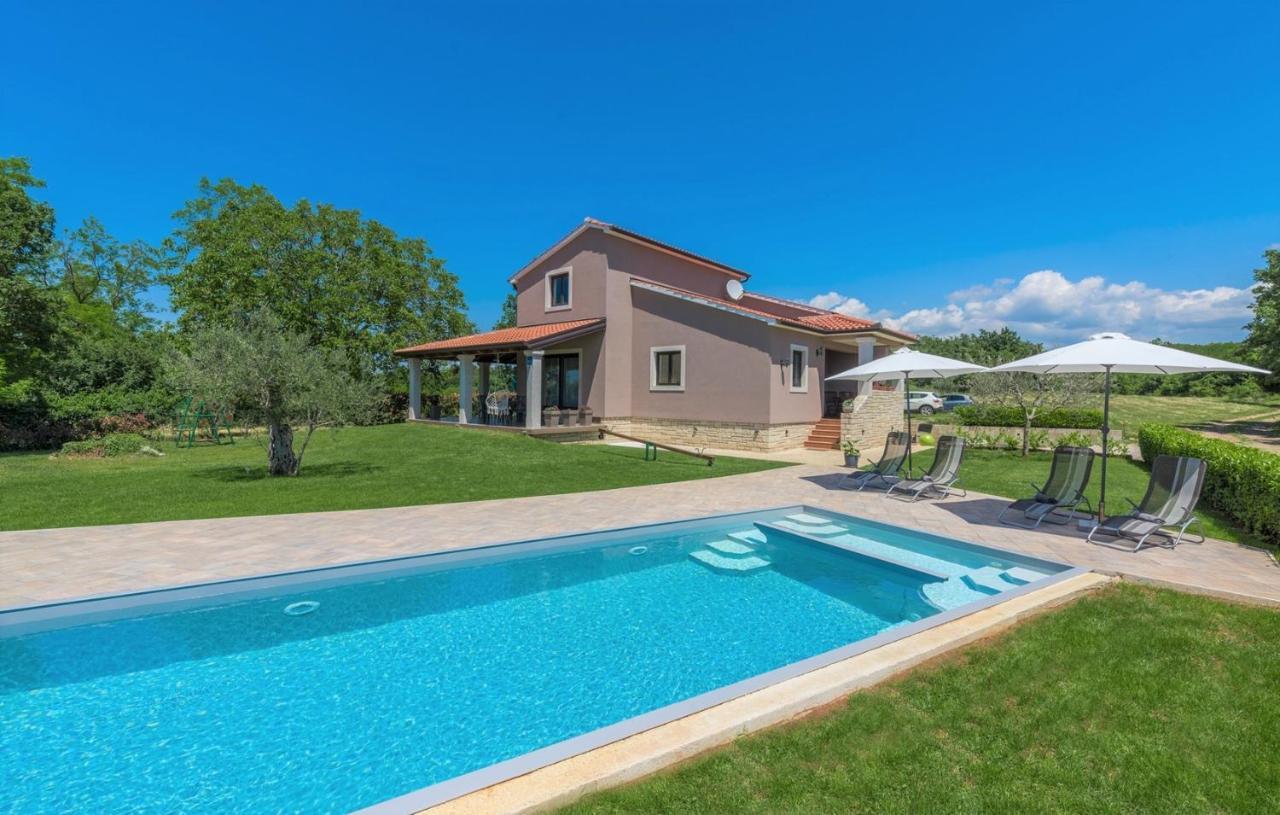 Holiday House Vita Tinjan Exterior photo
