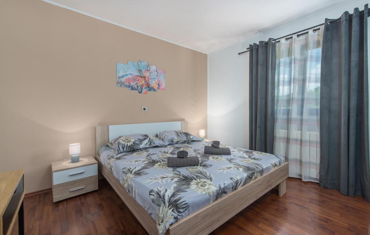 Holiday House Vita Tinjan Room photo
